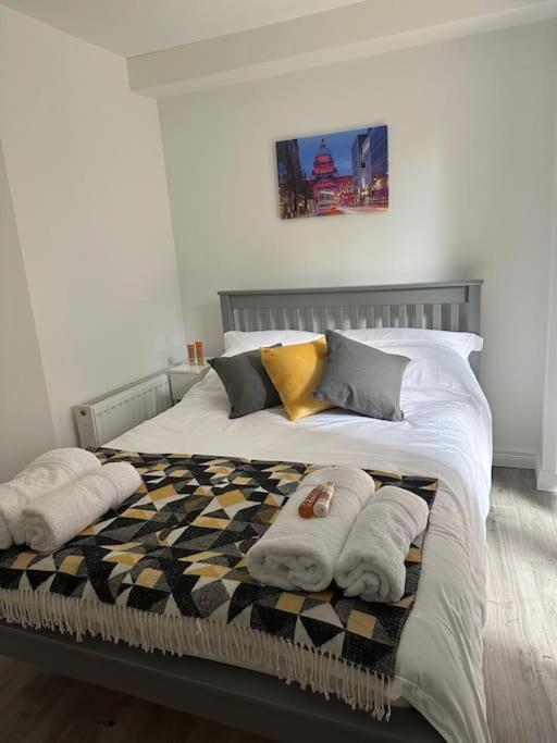 Modern 1-Bed Apartment Белфаст Экстерьер фото